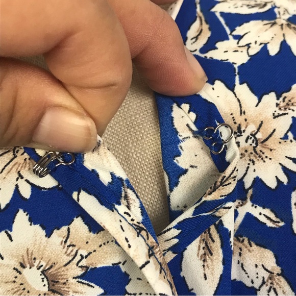 WEEK V-Neck Peplum Top Womens Size M Floral Blue short puffed sleeve pre owned - Picture 6 of 15